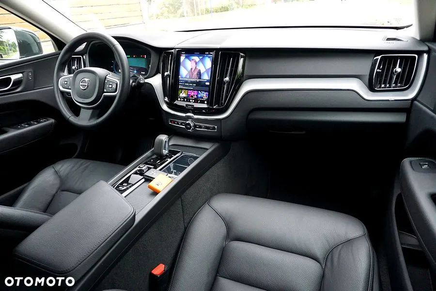 Volvo XC 60 B4 D Geartronic Momentum Pro - 26
