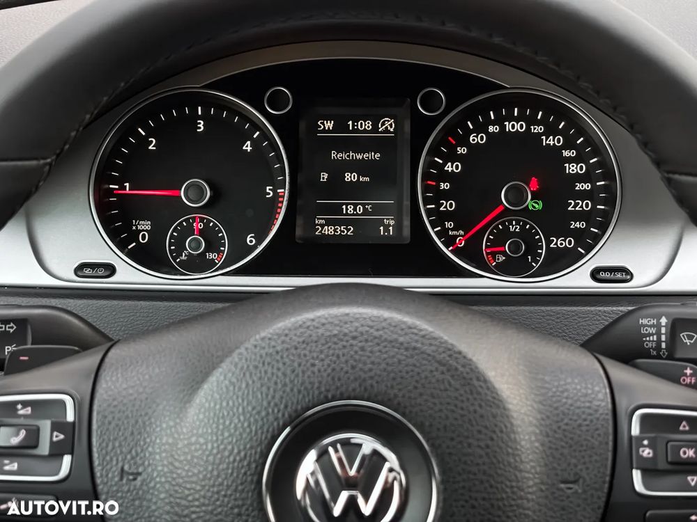 Volkswagen Passat - 12