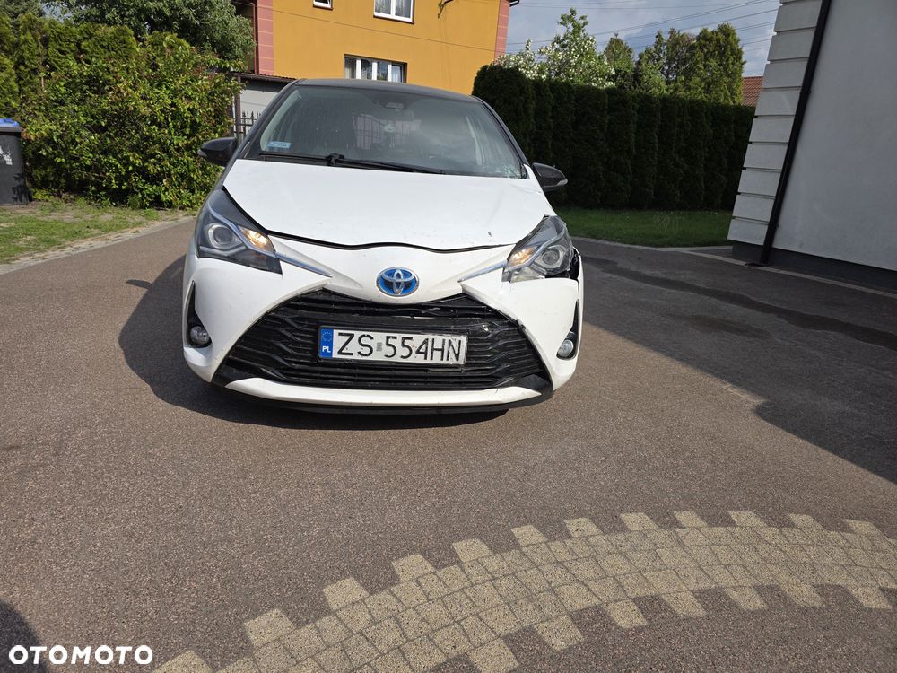 Toyota Yaris Hybrid 100 Premium - 2