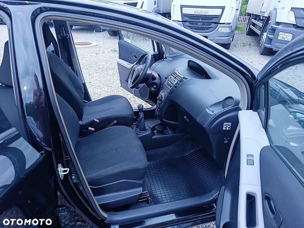 Toyota Yaris 1.33 Premium - 12