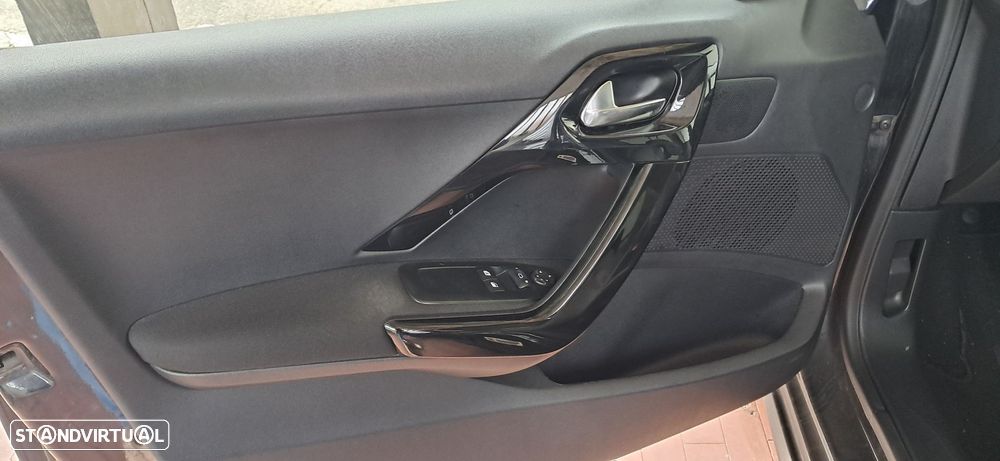 Peugeot 208 1.2 PureTech Active - 4