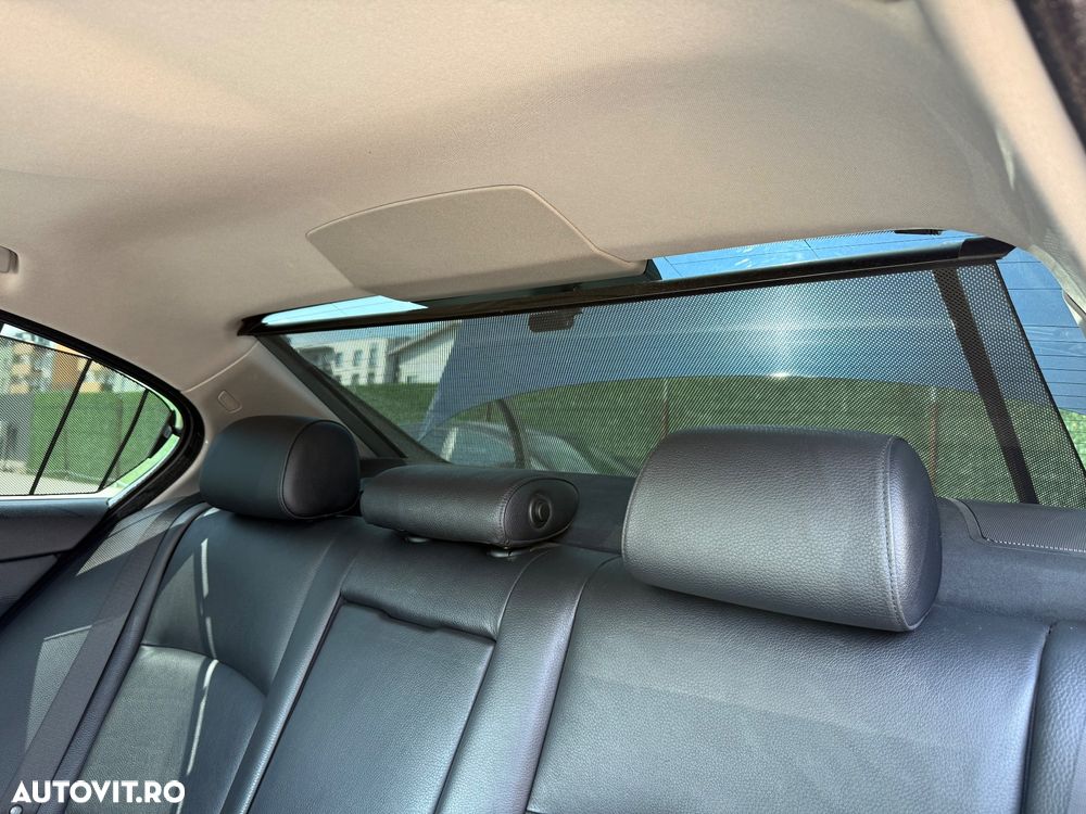 BMW Seria 5 525d Aut. Modern Line - 13