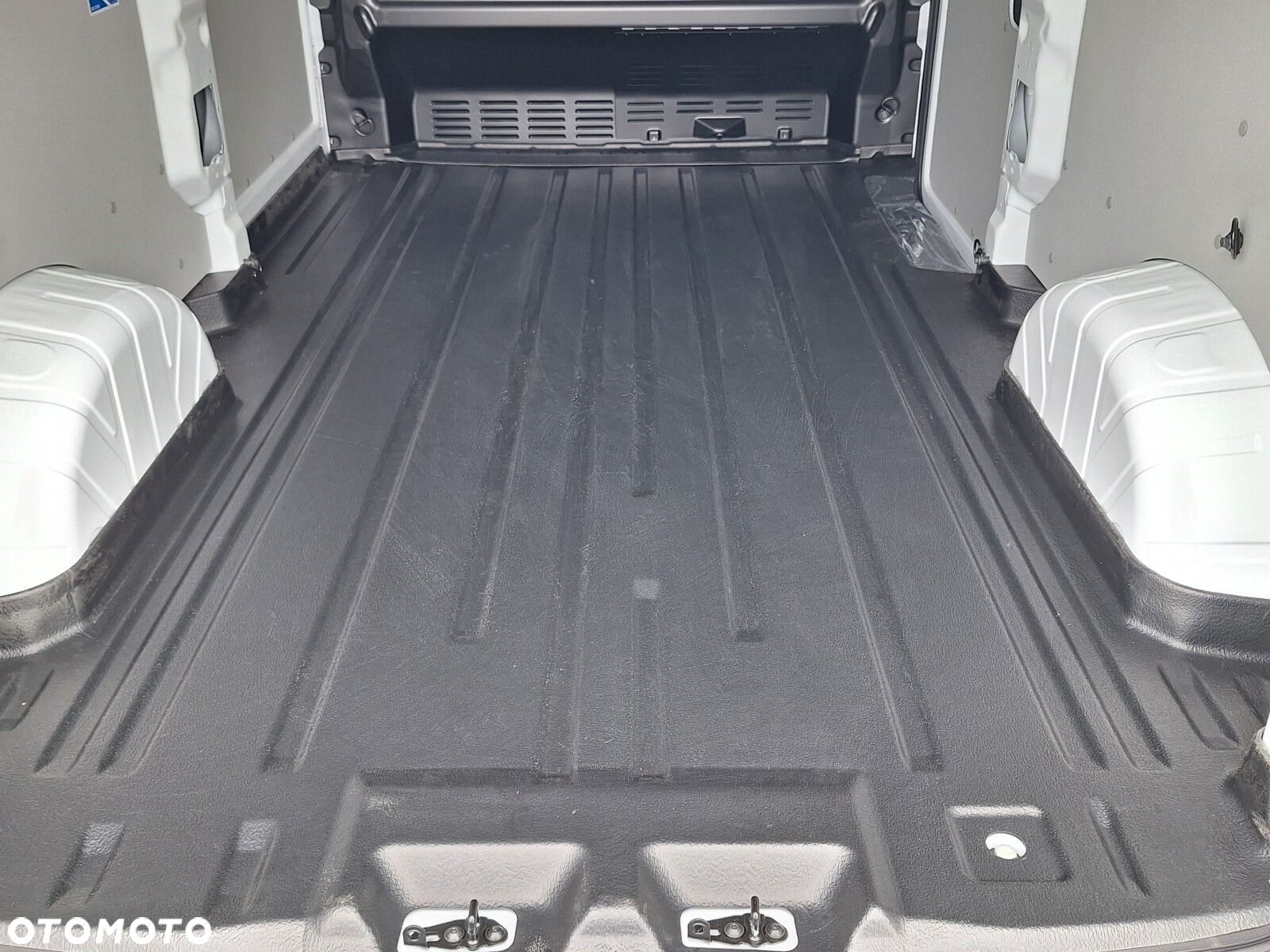 Volkswagen Transporter Furgon, 2,0TDI 150KM, 6-bieg.manualna, r.o :3500 mm - 16