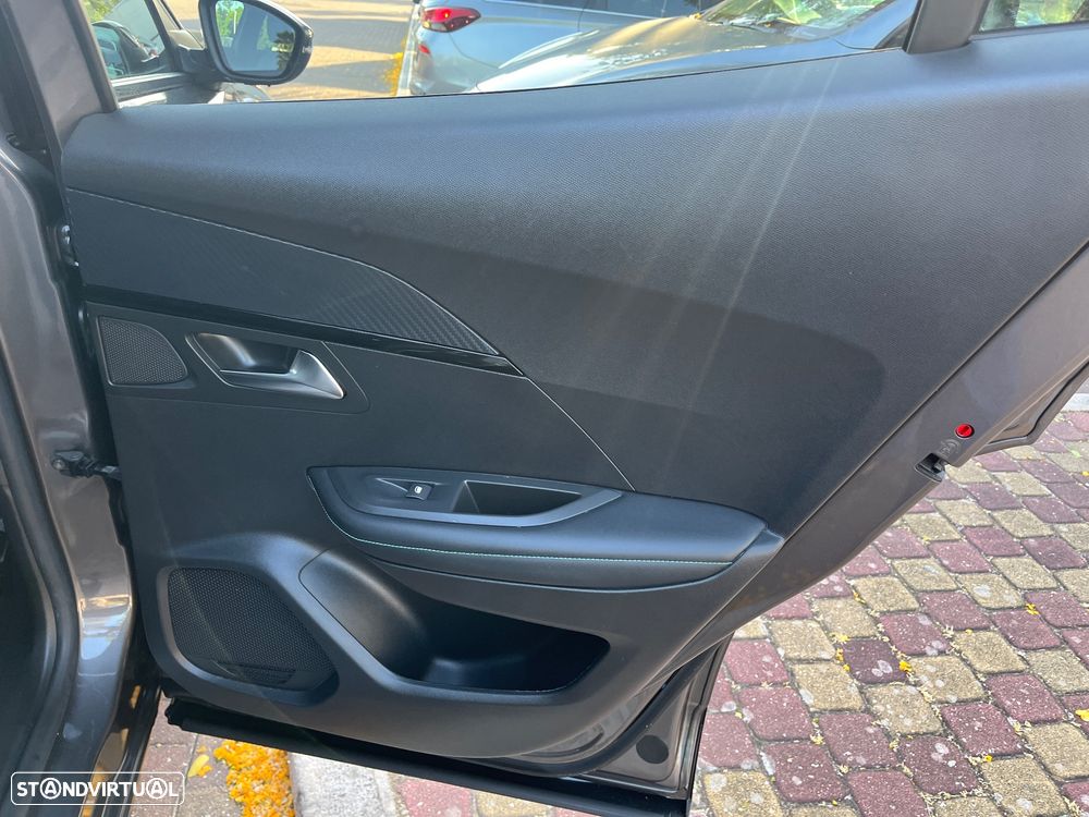 Peugeot 2008 1.5 BlueHDi Allure Pack EAT8 - 34