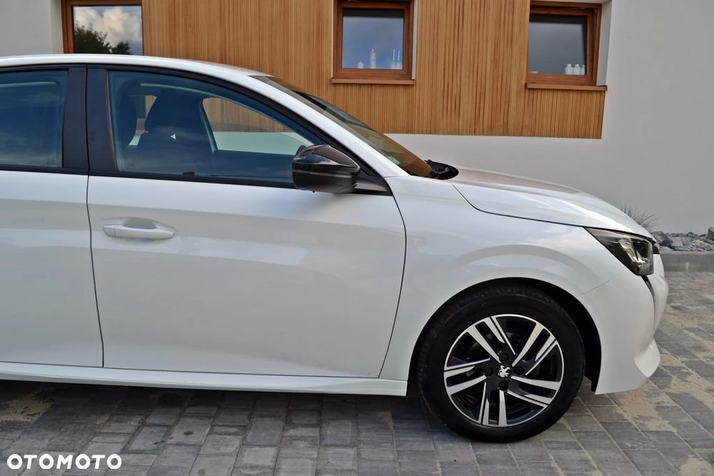 Peugeot 208 - 10