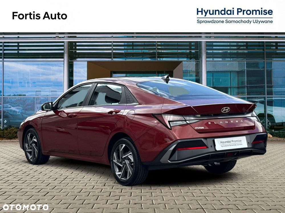 Hyundai Elantra 1.6 Executive CVT - 3
