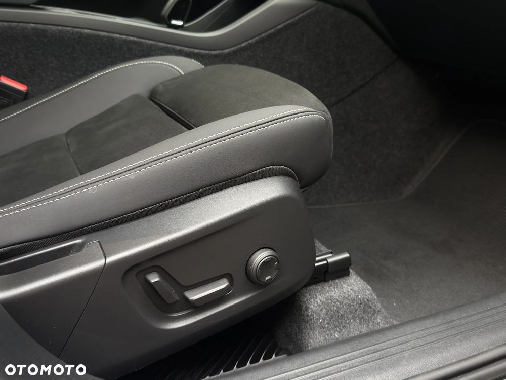 Volvo XC 40 B3 B DKG Plus Dark - 28