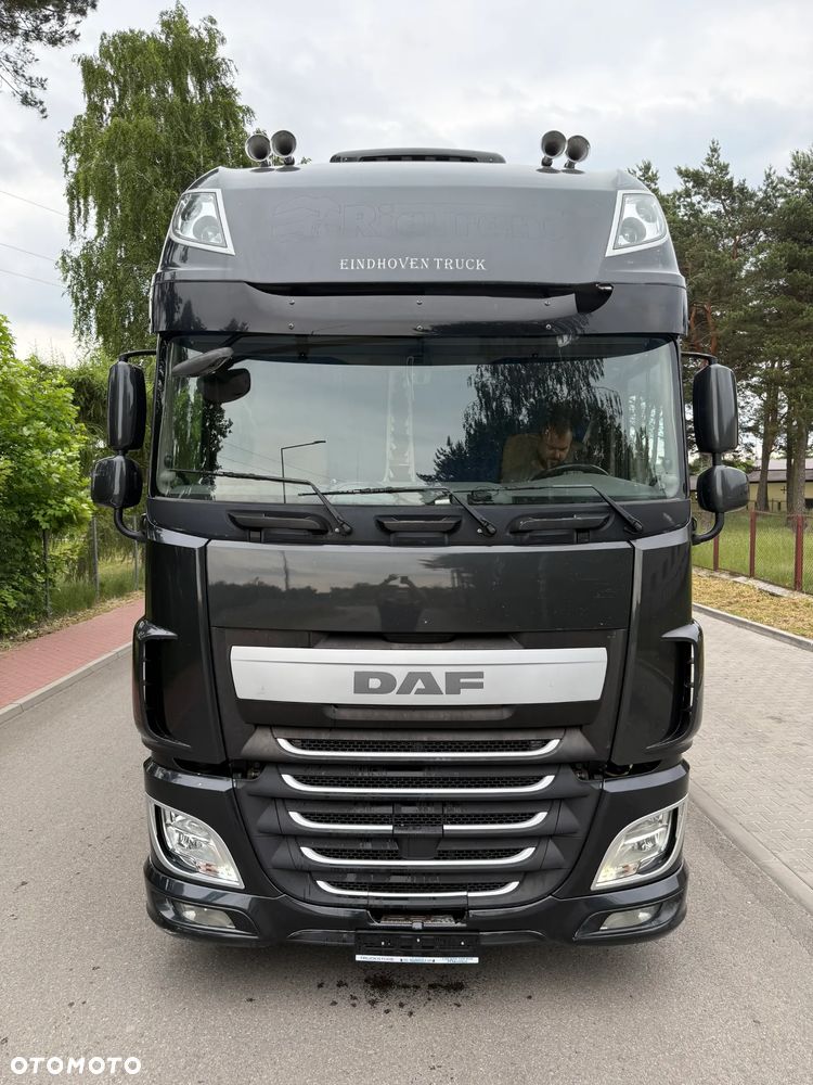 DAF XF510 SSC 6x2 JUMBO OŚ PODNOSZONA AUTOMAT RETARDER STANDKLIMA PRZEBIEG:760000km XENONY SKÓRA LODÓWKA ZABUDOWA FIRANKA DŁ:7.80m NOWA PLANDEKA!!! EURO 6 2017r + PRZYCZEPA TANDEM SCHWARZMULLER OSIE SAF ZABUDOWA FIRANKA DŁ:7.80m NOWA PLANDEKA!!! 2012r ZESTAW PRZEJAZDOWY PRZESTRZENNY 120m3 ŁADNY - 3
