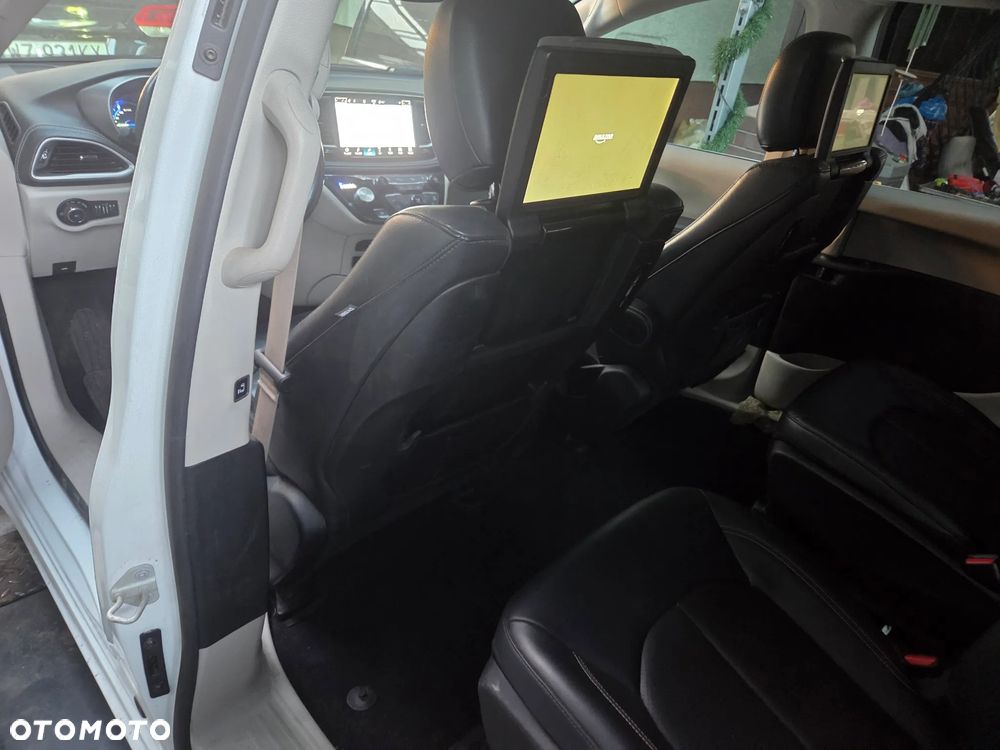 Chrysler Pacifica - 31
