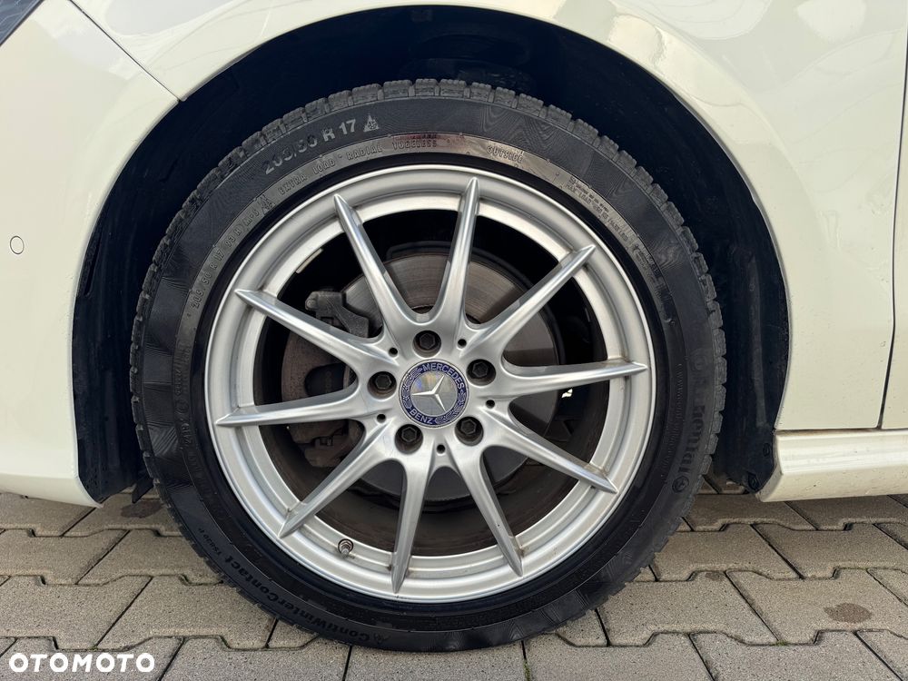 Mercedes-Benz CLA Shooting Brake 200 AMG Line - 14