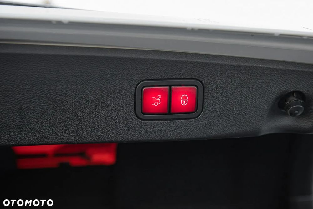 Mercedes-Benz Klasa E - 27