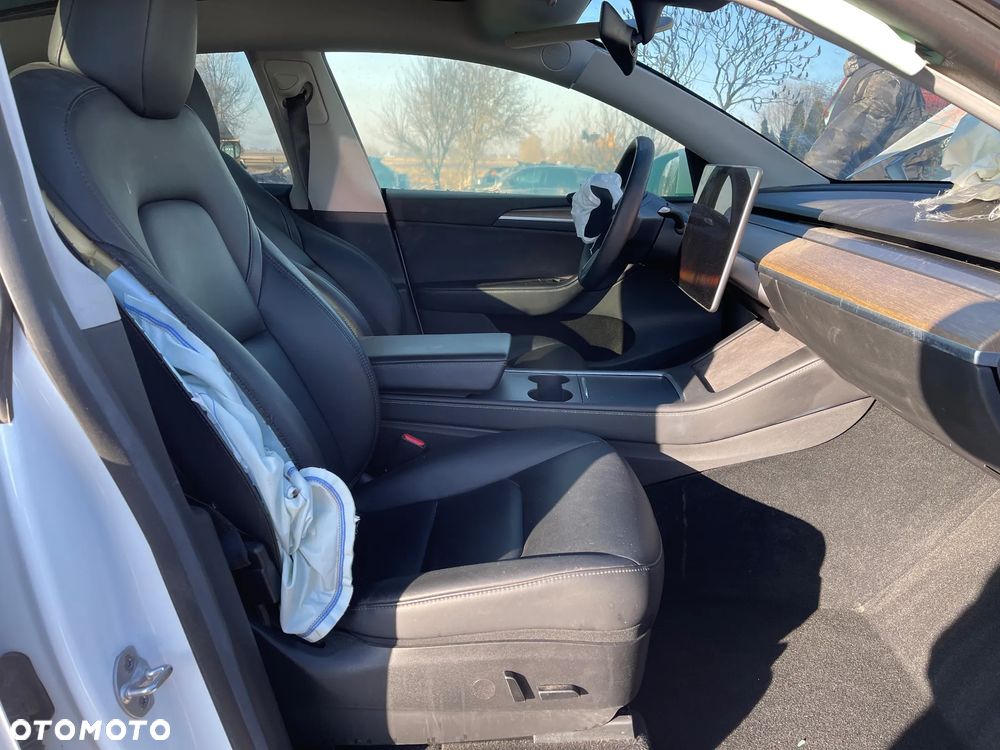 Tesla Model Y Standard - 12