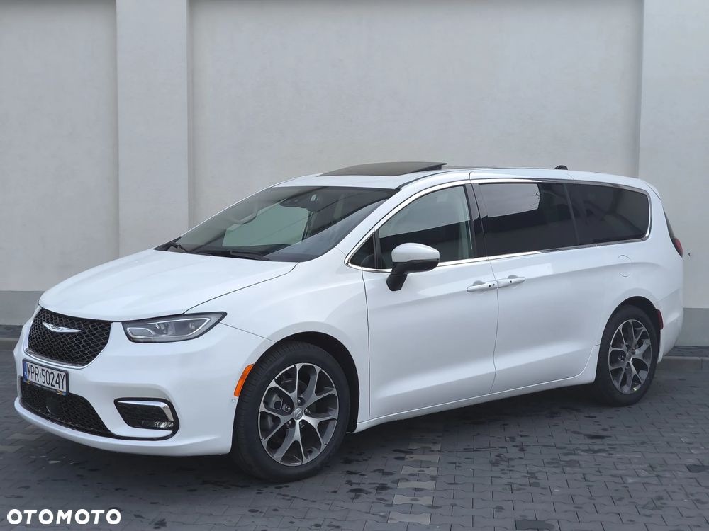 Chrysler Pacifica - 1