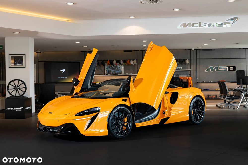 McLaren Artura - 1