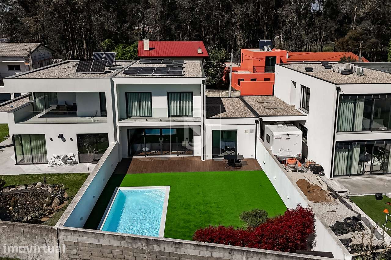 Moradia T4, Moderna, com Piscina, a 500m da Praia em Lavra - Grande imagem: 3/40
