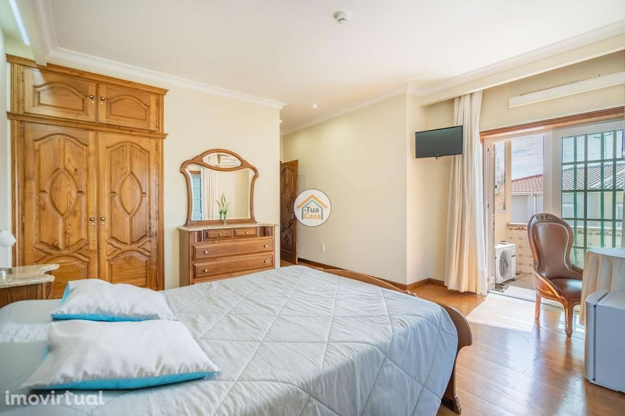 Prédio com restaurante e alojamento local - Grande imagem: 5/17