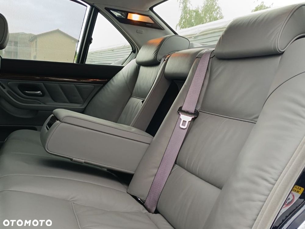 BMW Seria 7 750i - 9