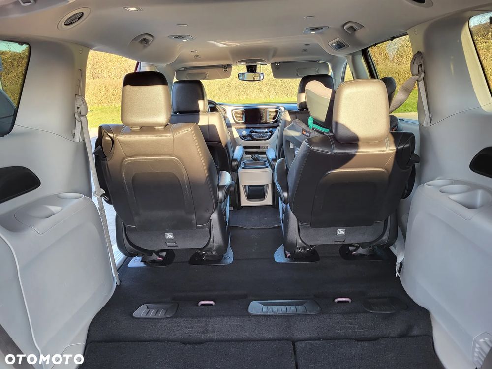 Chrysler Pacifica - 19