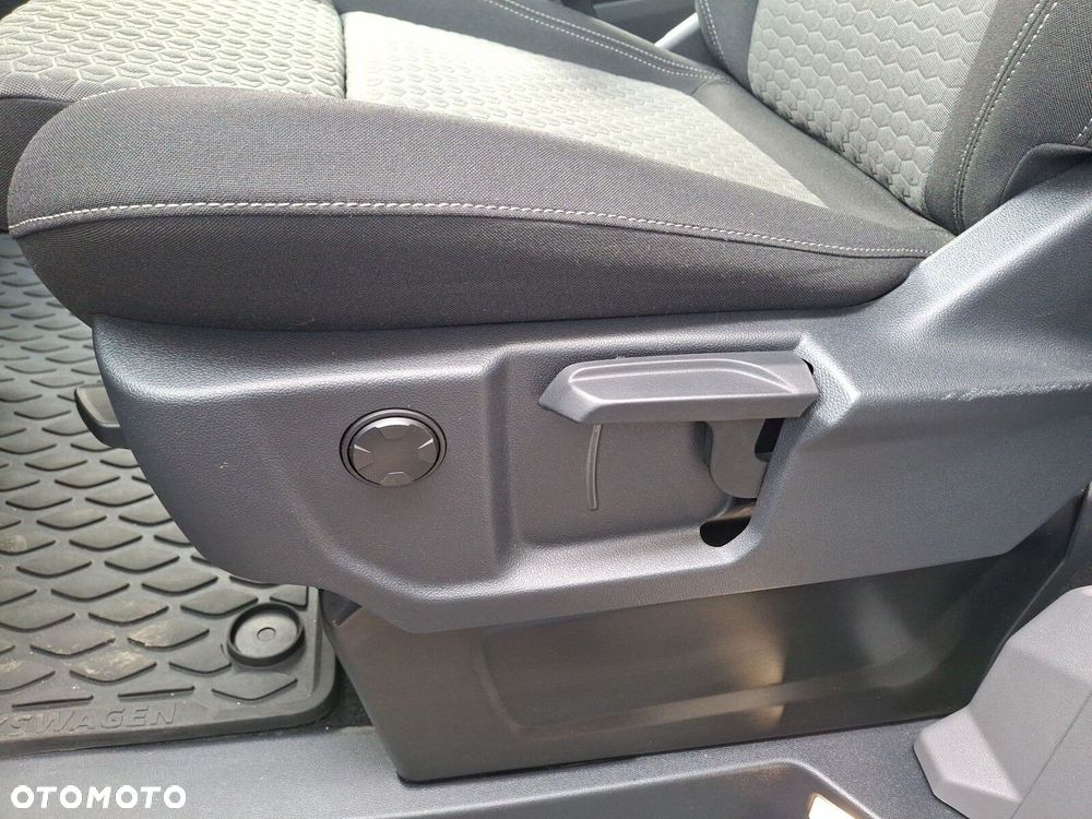 Volkswagen Caravelle - 25