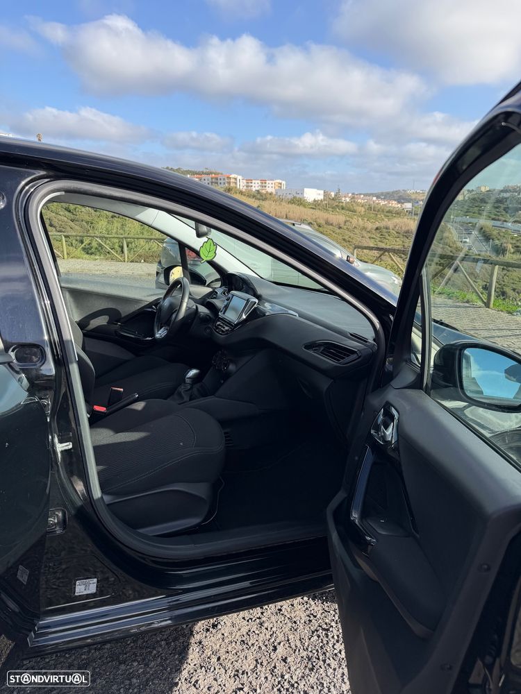 Peugeot 208 1.2 PureTech Signature - 5