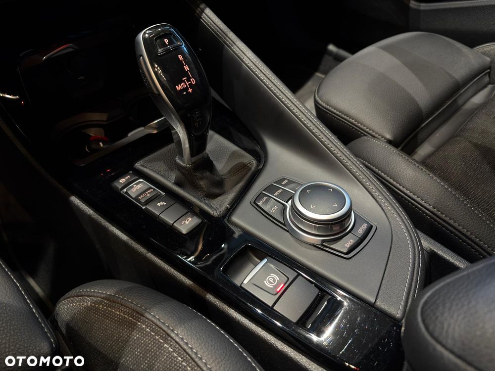 BMW X1 xDrive20i Sport Line sport - 18