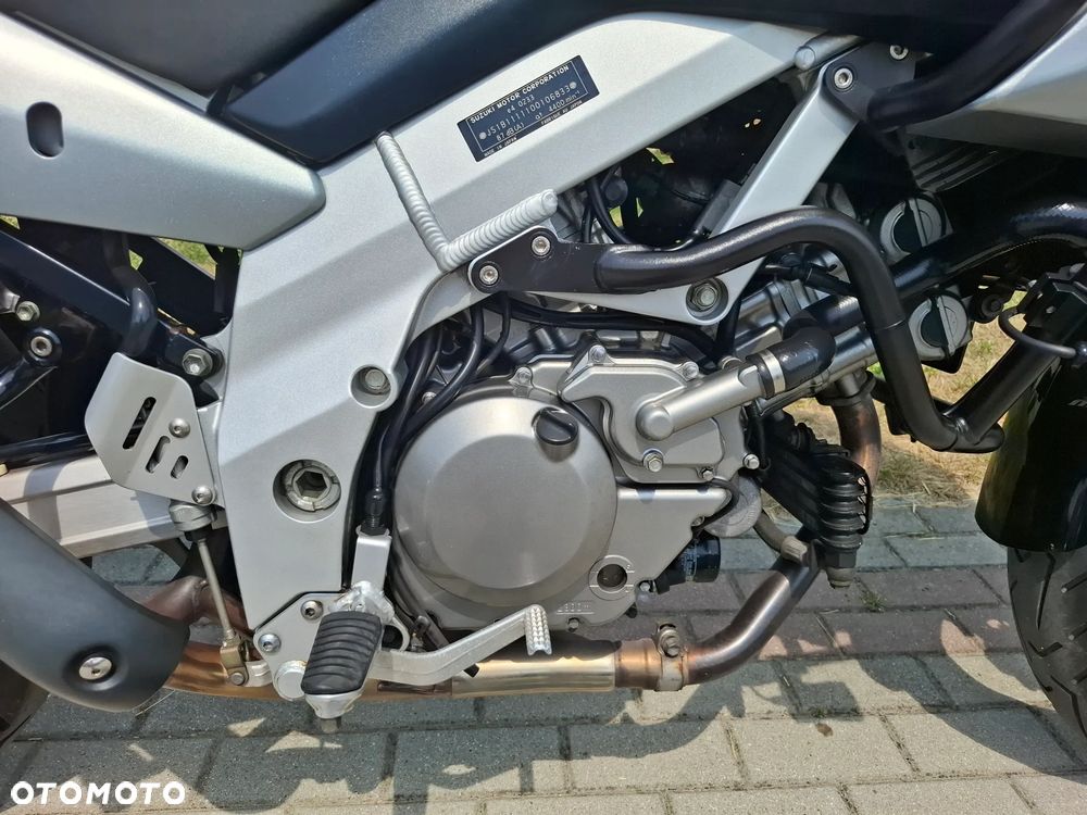 Suzuki V-STROM - 16