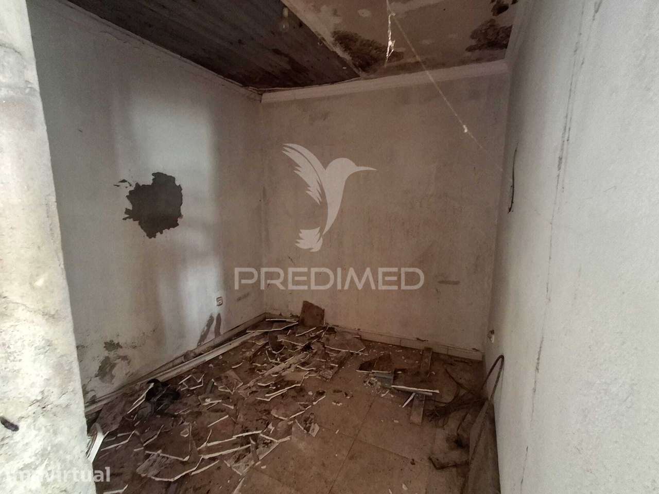 Moradia T2+1 para recuperação em Abrigada (Alenquer) - Grande imagem: 5/10