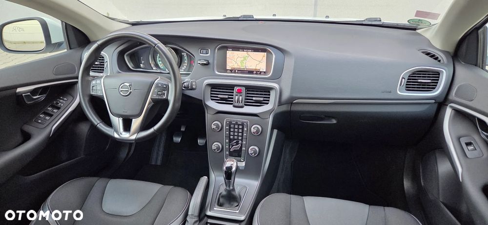 Volvo V40 - 24