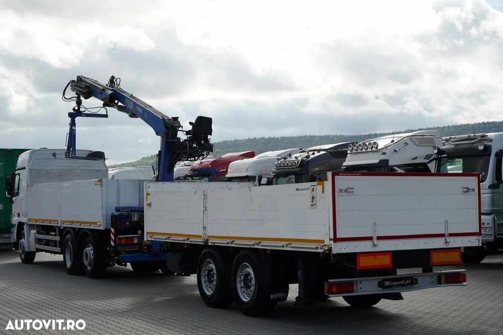 Mercedes-Benz / ACTROS 2548 / 6x2 / Combinație platformă rabatabilă - 6,5 m / Axă liftantă / + HDS FASSI / Rază de acțiune: 10,85 m / FIFTH FIFTH FIRST REAR / ROTATOR / FURCĂ PENTRU PALEȚI / Remorcă 6,5 m / SAF / - 7