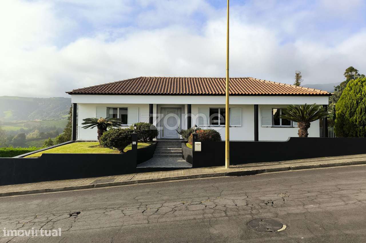 Moradia T4+2 com Jardim e Garagem – Vila da Povoação - Grande imagem: 3/34