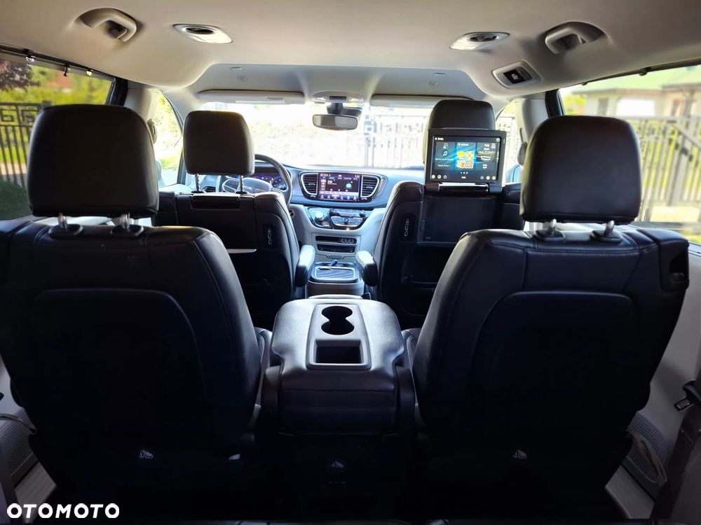 Chrysler Pacifica - 16
