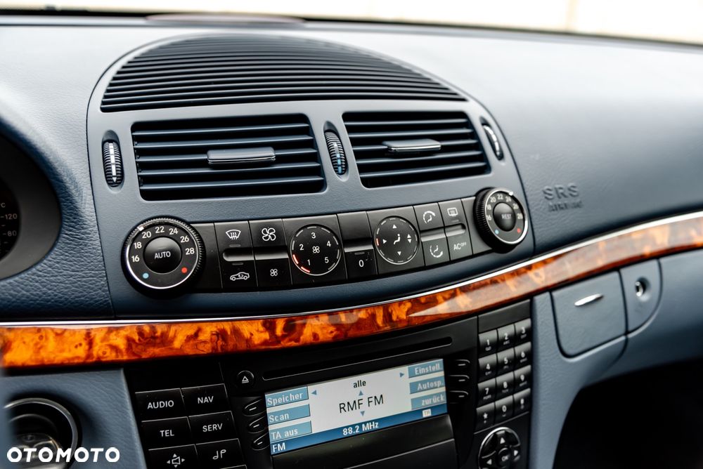 Mercedes-Benz Klasa E 200 Kompressor Automatik Elegance - 33