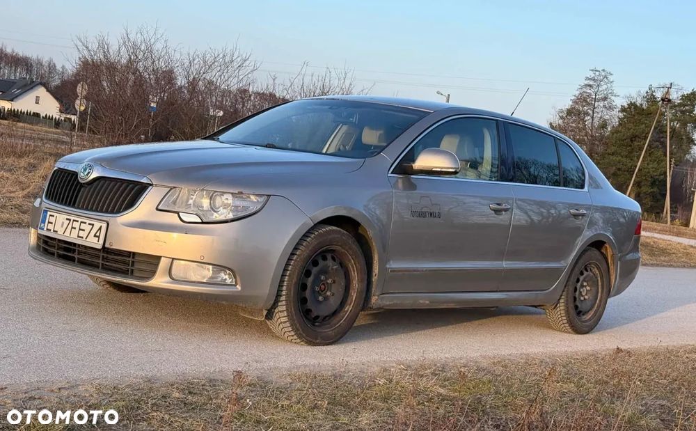 Skoda Superb 2.0 TDI Platinum DSG - 2