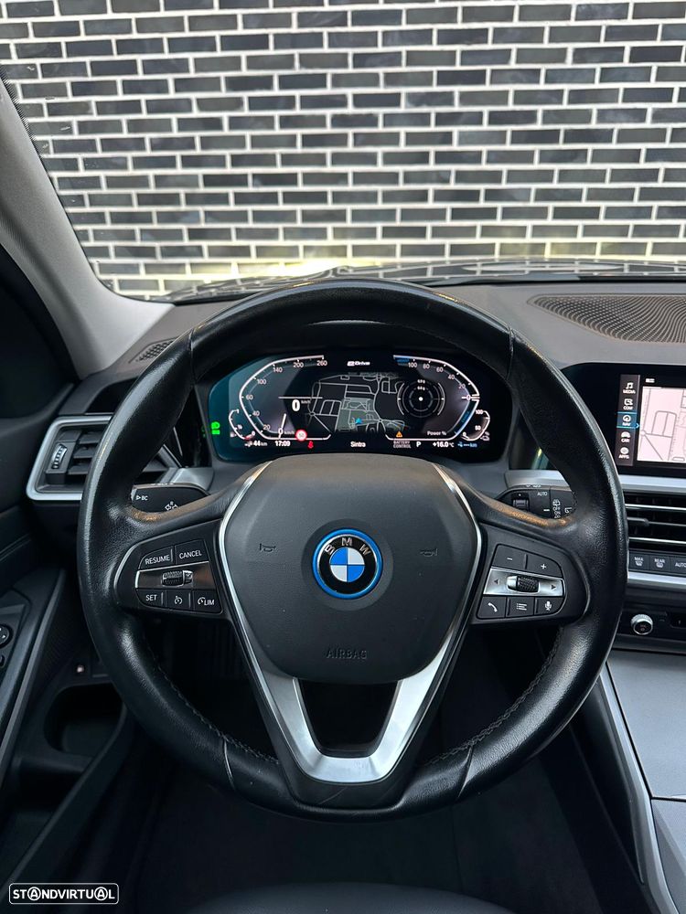 BMW 330 e Touring Corporate Edition Auto - 19