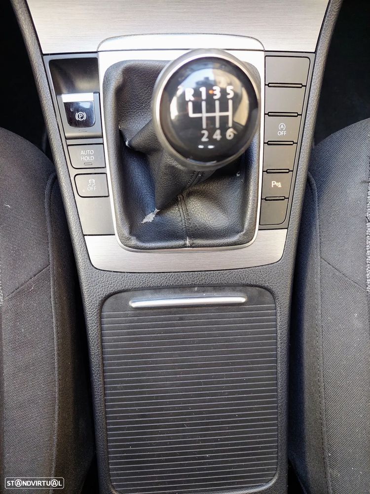 VW Passat Variant 2.0 TDi Confortline - 34