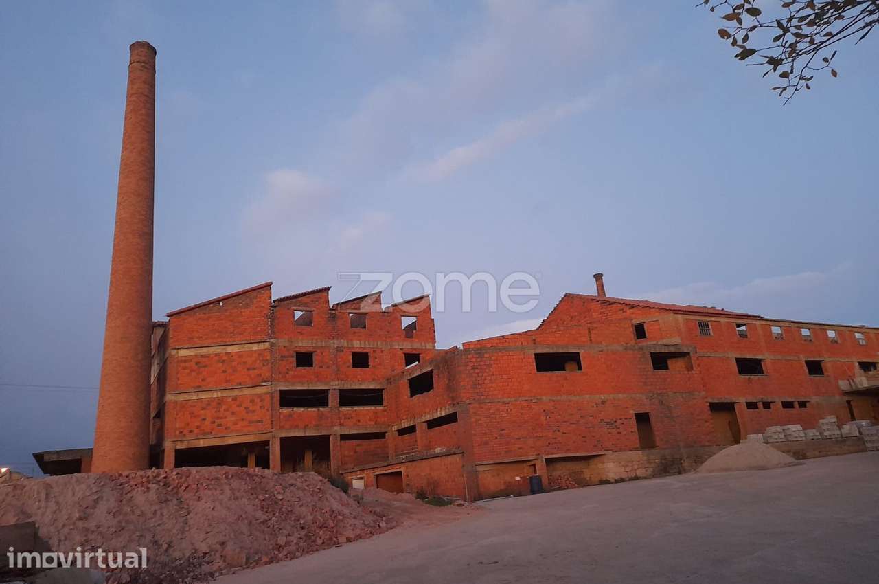 Antiga Fábrica Industrial "A Telheira de Chaves" com 25.000 m² - Grande imagem: 2/39