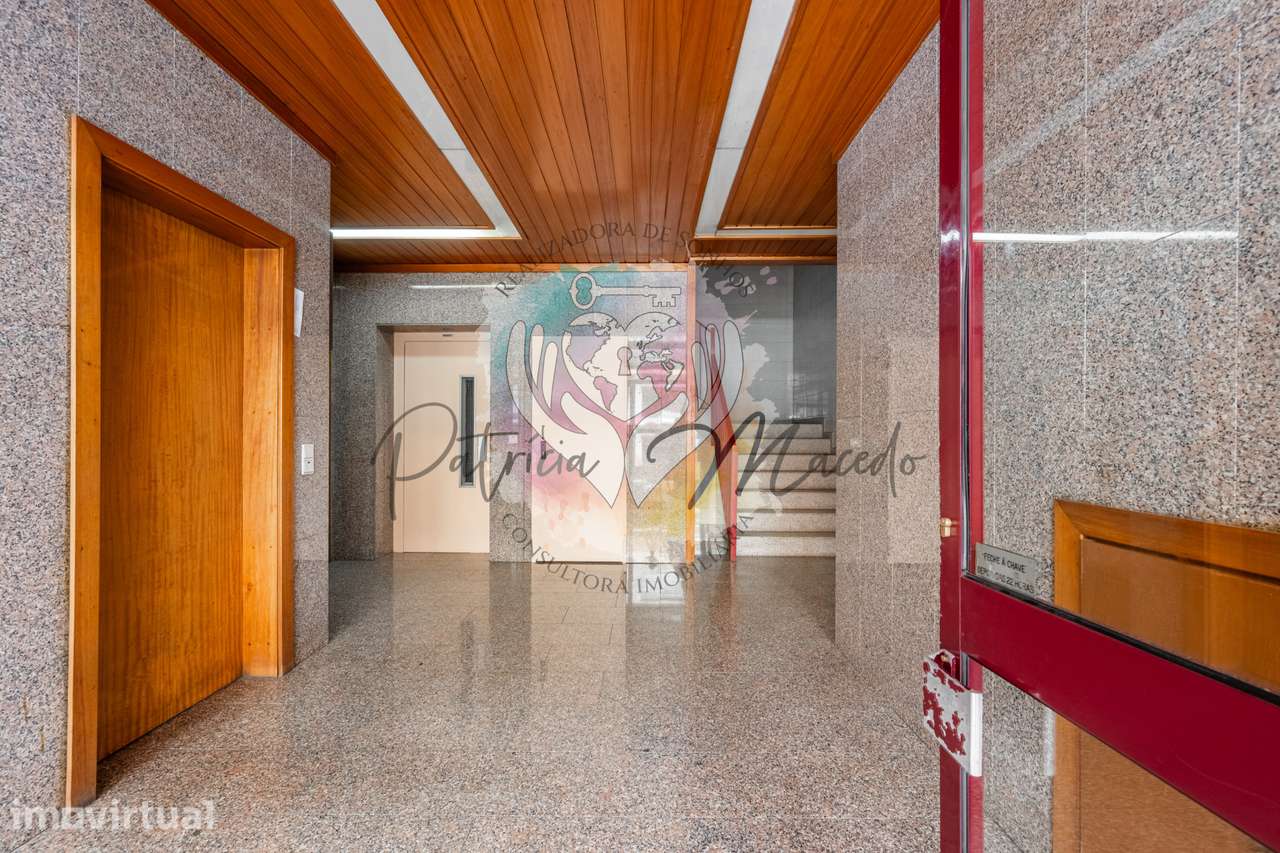 Apartamento T1 situado na Rua da Torrinha, no centro do Porto - Grande imagem: 2/16