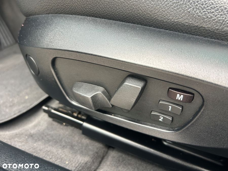 BMW X1 xDrive20d Sport Line - 16