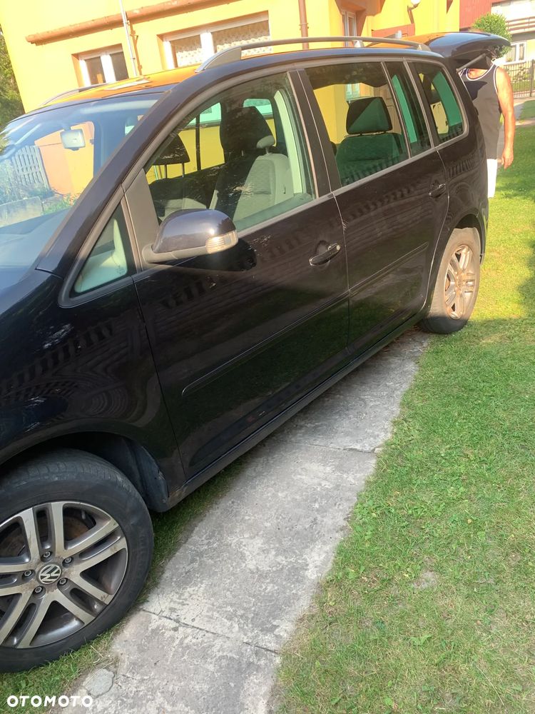 Volkswagen Touran 2.0 TDI Highline - 14