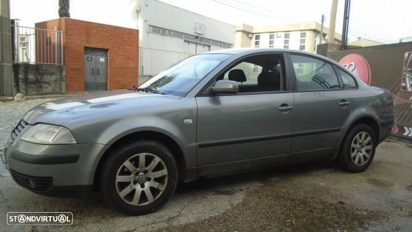 Para Peças Volkswagen Passat (3B3) - 3