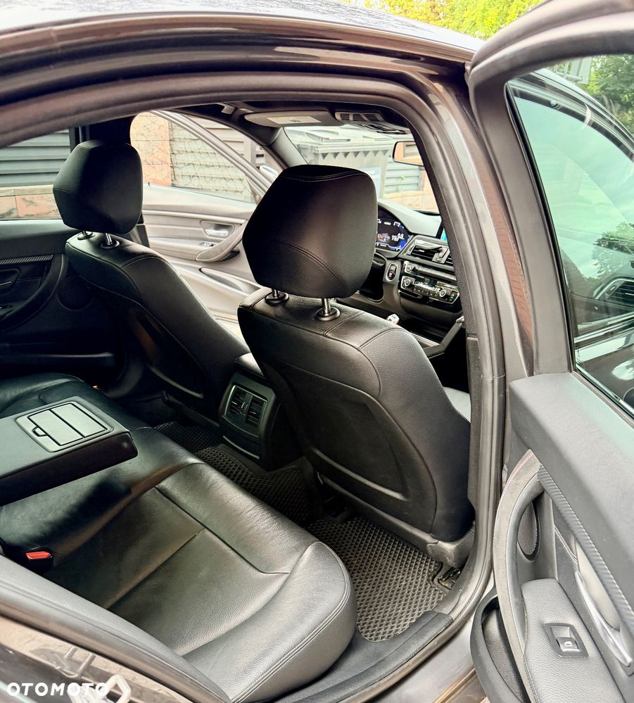 BMW Seria 3 320d xDrive - 12