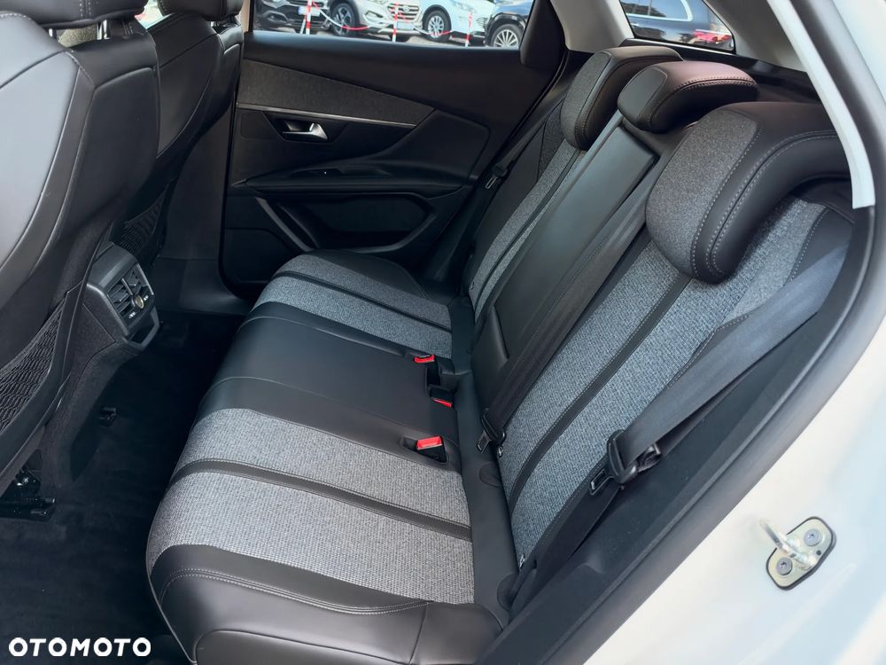 Peugeot 3008 1.2 PureTech Allure S&S EAT6 - 24