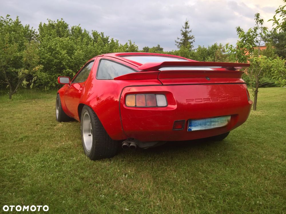 Porsche 928 - 16