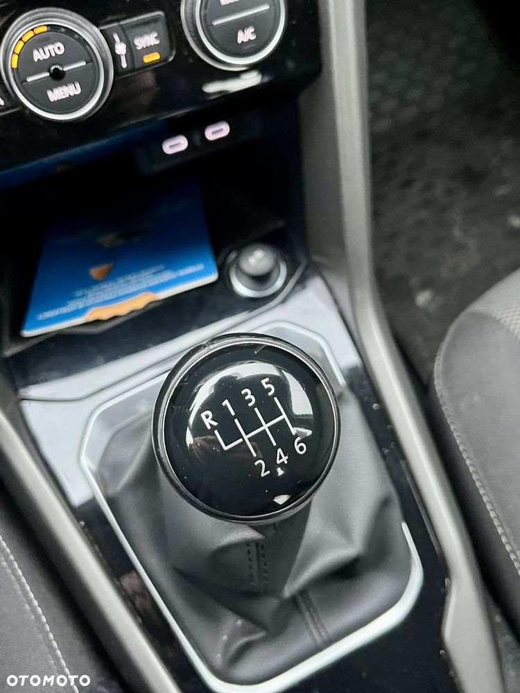 Volkswagen T-Roc - 10