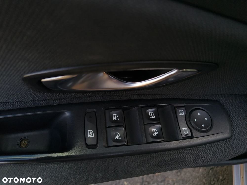 Renault Fluence 1.6 16V Color Edition - 15