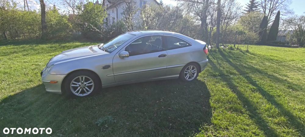 Mercedes-Benz C-Class 2002 photo 2