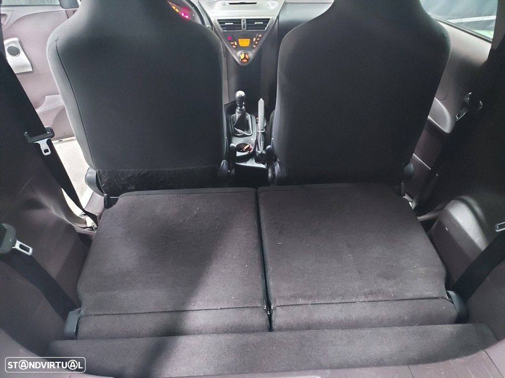 Toyota iQ 1.0 VVT-i Essential+AC — fotografia 18
