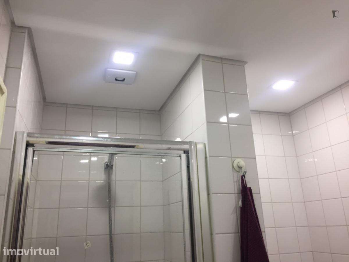 Quarto - localizado em Alvalade Lisbon - Grande imagem: 4/18