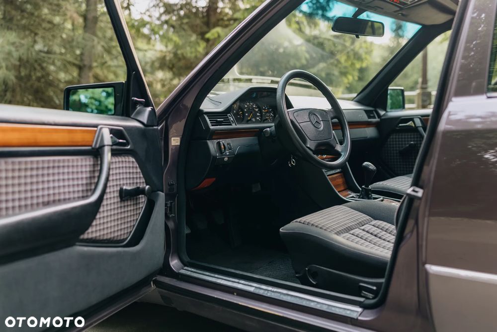 Mercedes-Benz W124 (1984-1993) - 10