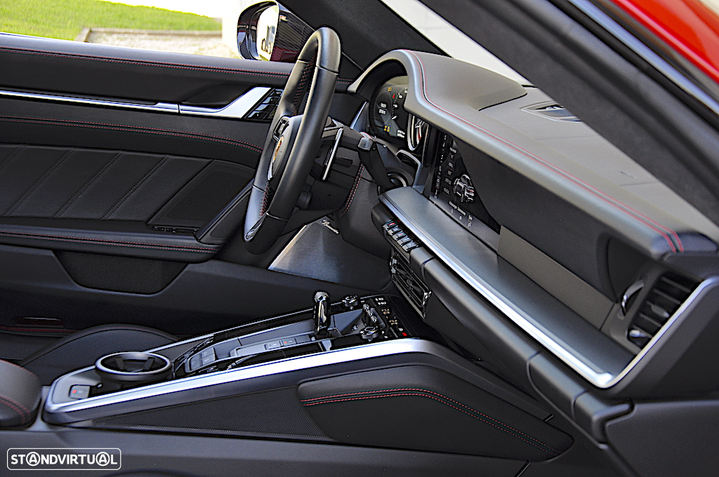 Porsche 911 (992) Turbo S PDK - 31